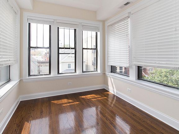 3rd image of 3711 N Wilton Ave #1N