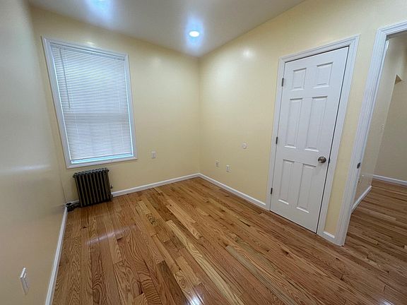 3rd image of 21115 Jamaica Ave #3