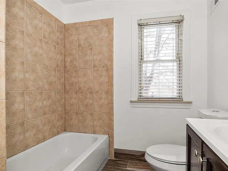 24868 Grove Ave — Photo 9