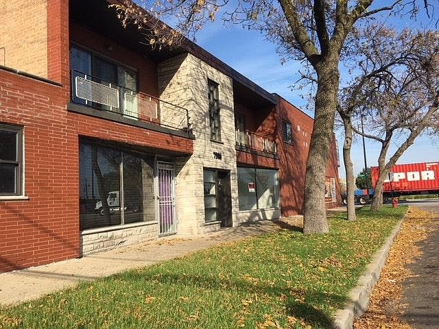 1st image of 7906 S Artesian Ave #2