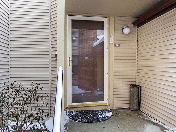 3rd image of 6580 Ridgefield Cir APT 202