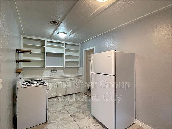 3rd image of 1118 Arkansas St