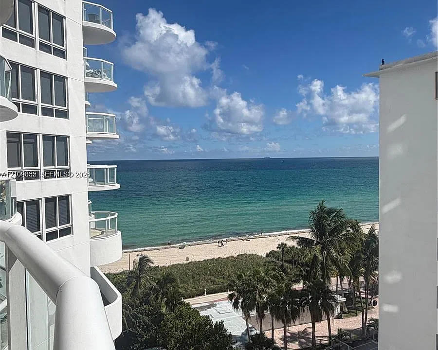 6365 Collins Ave #906