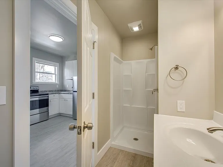 1315 W Jefferson St — Photo 8