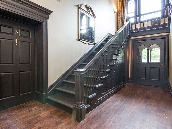4th image of 111 N Broadway #1