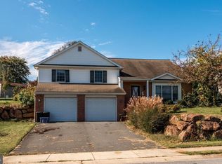 6 Brendan Dr, Reinholds, PA 17569