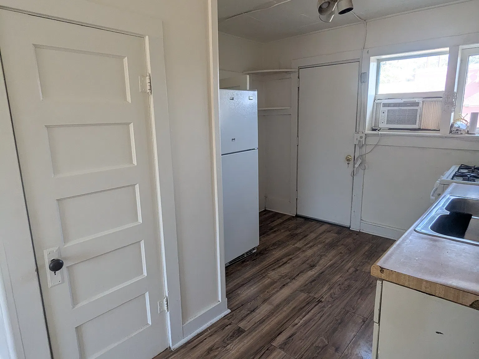Studio, 350 sqft, $775 — Photo 3
