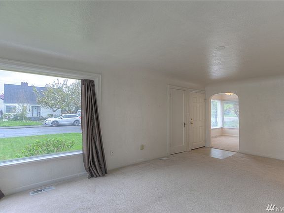 4th image of 3215 Pear St SE