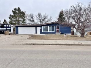 811 16th Ave SW, Minot, ND 58701