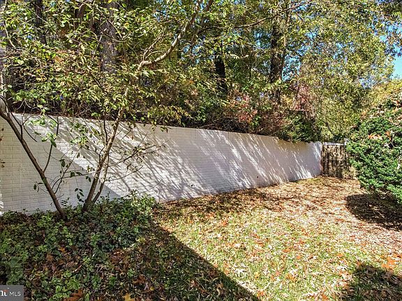 3rd image of 9996 Hemlock Woods Ln