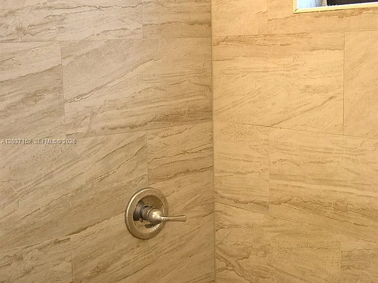 1035 SW 4th St #4 — Photo 7