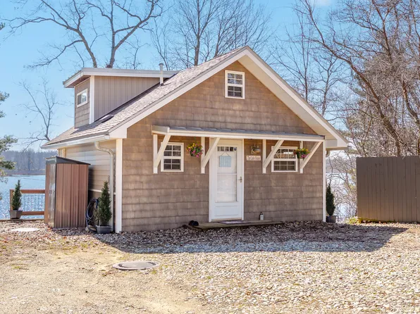 51004 Maple Rd, Marcellus, MI 49067
