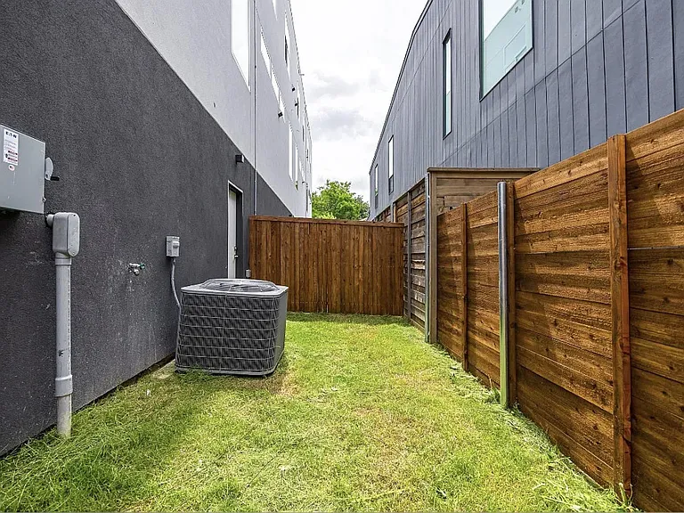 4818 Manett St #102 — Photo 26
