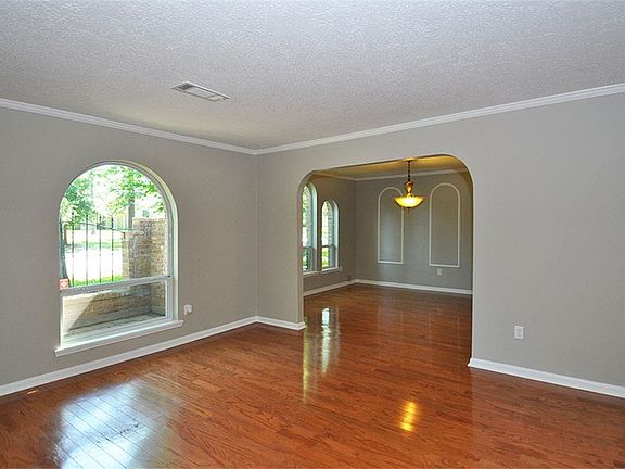 4th image of 2302 Pine Terrace Dr