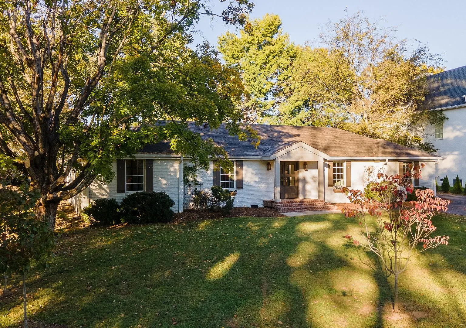 **Adorable Dublex In Belle Meade With Amazing Yard Surrounded By Multi-Million Dollar Homes** — Photo 4