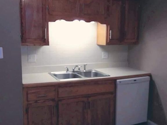 3rd image of 539 Gillis St Unit 1