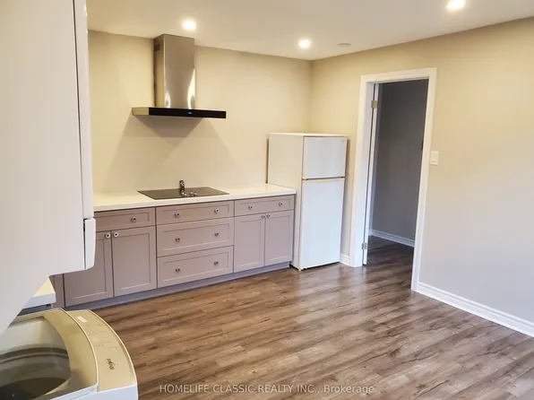 318 Millwood Rd #A, Toronto, ON M4S 1K1