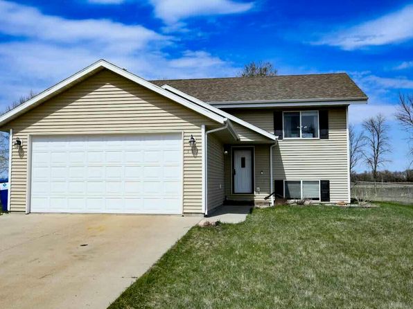 111 Twin Oaks Ln, Brookings, SD 57006