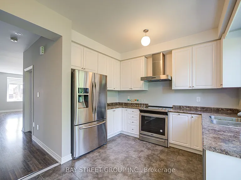 48 Roy Grove Way — Photo 9