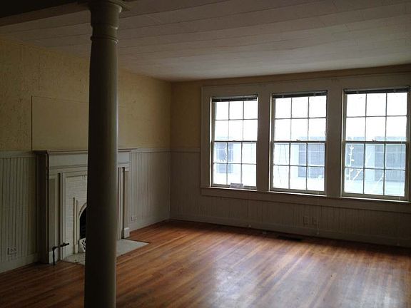 2nd image of 1530A Saint Charles Ave
