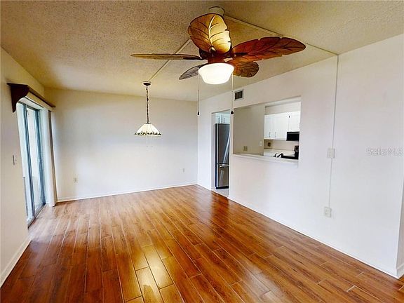 5th image of 190 Hickory Woods Ct APT 7C