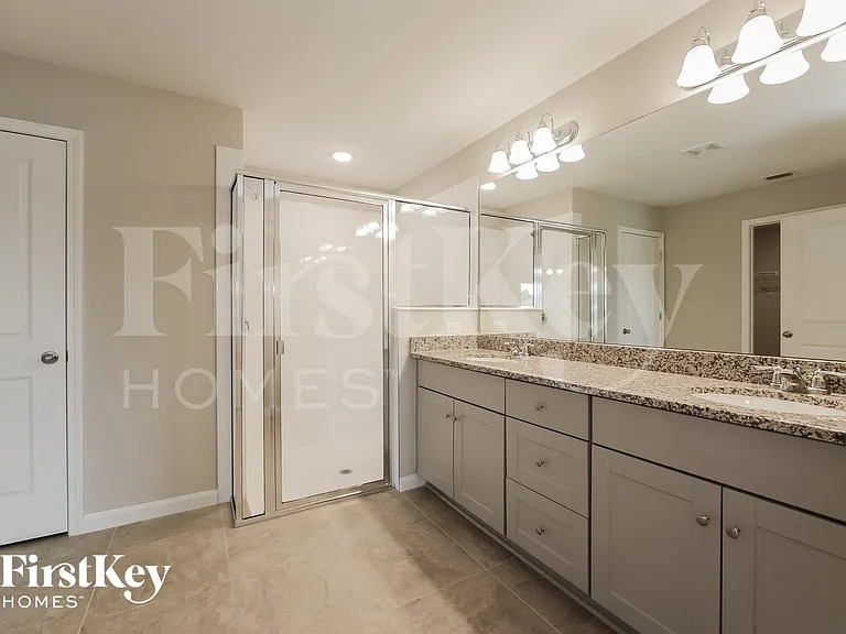 702 Yeager Ct — Photo 10
