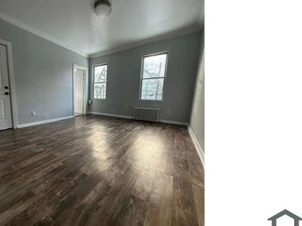 22 Vineyard Ave