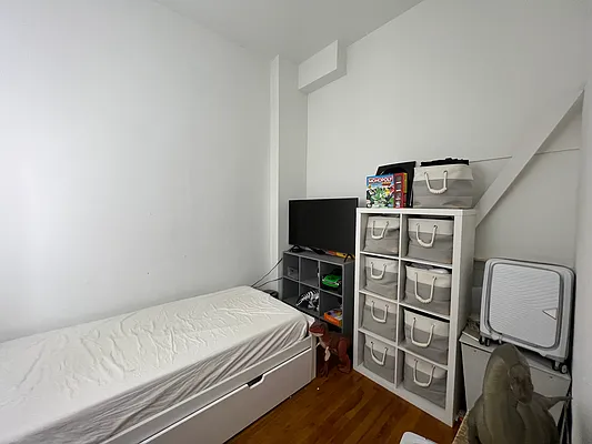 Rented by AZ REALTY NYC LLC | media 17