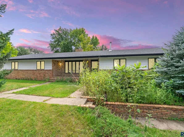 609 W 1st St, Worthing, SD 57077