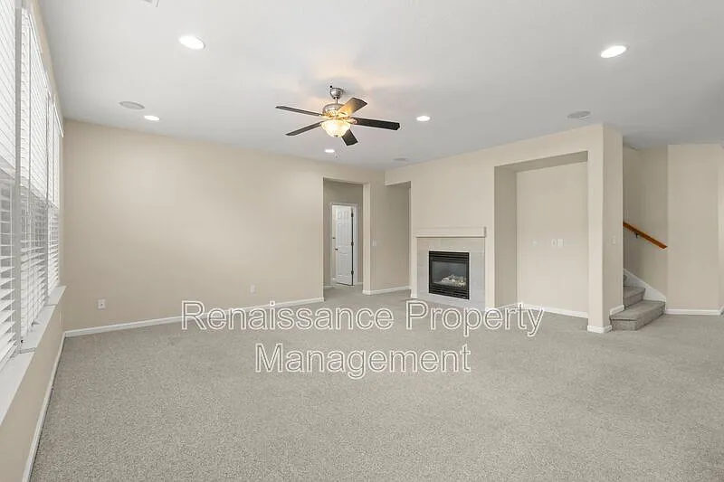 5 bed, 3.0 bath, 3207 sqft, $2,995 — Photo 2