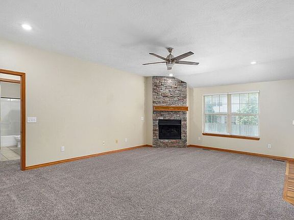 4th image of 505 Falcon Hts