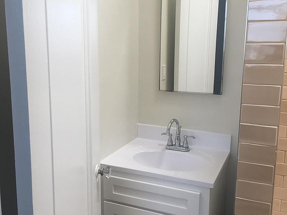5th image of 3835 W 2nd St #400