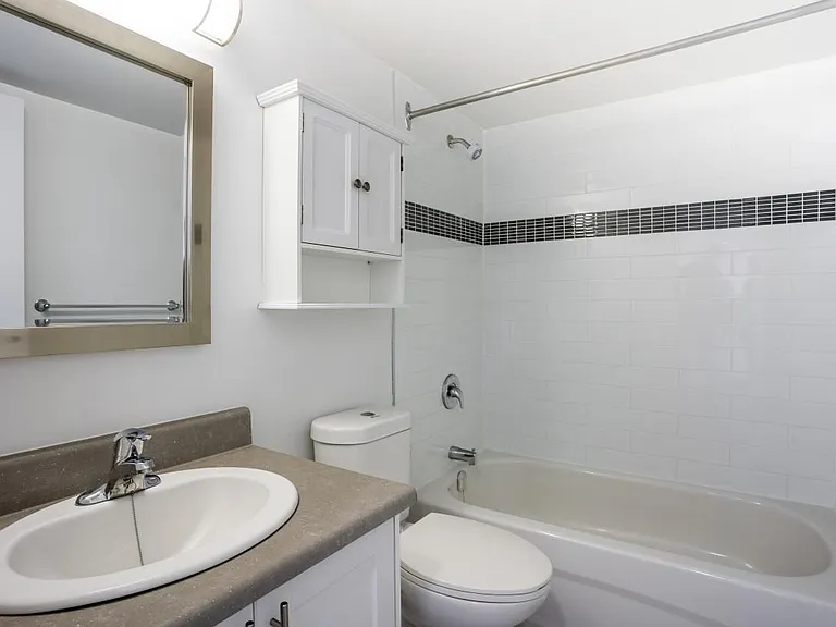 33 Davisville Ave — Photo 14