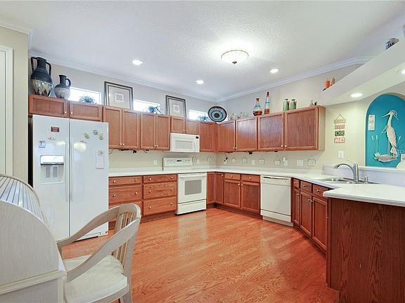 4th image of 7541 Berna Ln