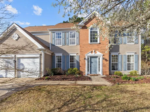 617 Sherwood Forest Pl, Cary, NC 27519