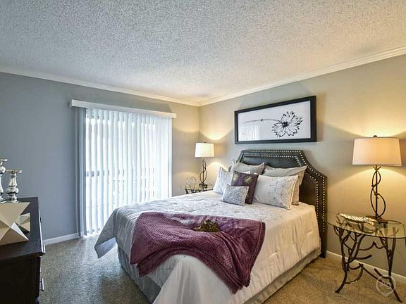 4th image of 307 Village Ln