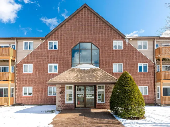 80 Collins Grv #23, Halifax, NS B2W 4E6