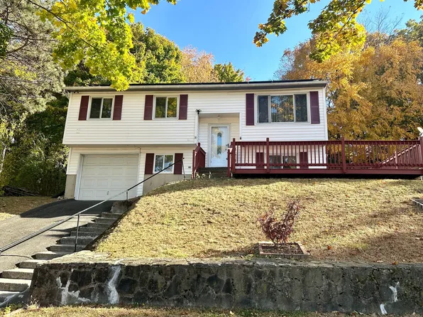 35 Fleetwood Drive, Danbury, CT 06810