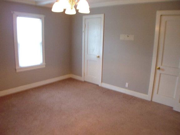 3rd image of 3312 Allen St