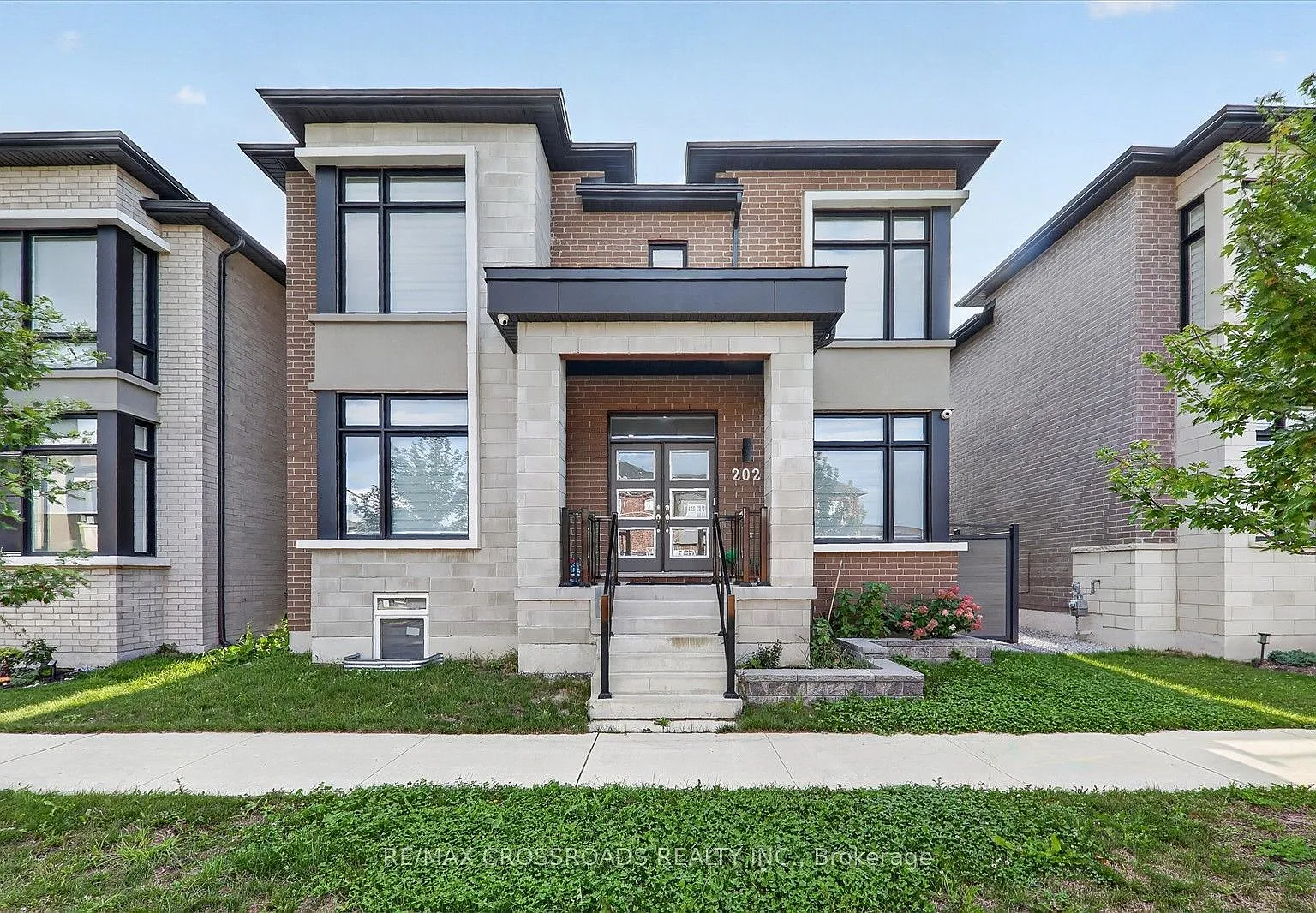 4 bed, $3,985 — Photo 1