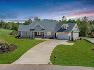 1042 Golf View Ct, Huddleston, VA 24104
