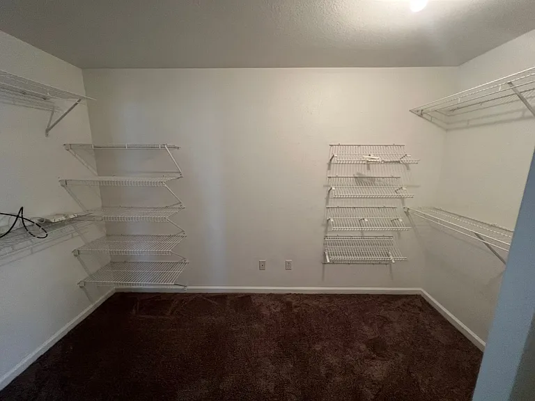 4556 Deslin Dr — Photo 11