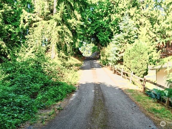 3rd image of 157 xx 72nd Avenue W