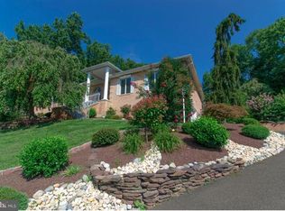 3432 Manor Rd, Huntingdon Valley, PA 19006