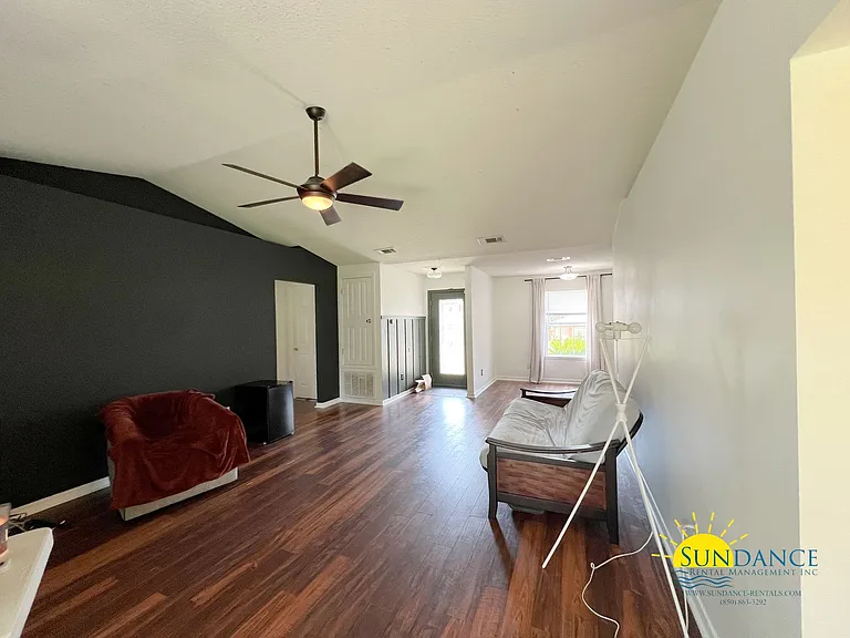 1252 Northview Dr — Photo 2
