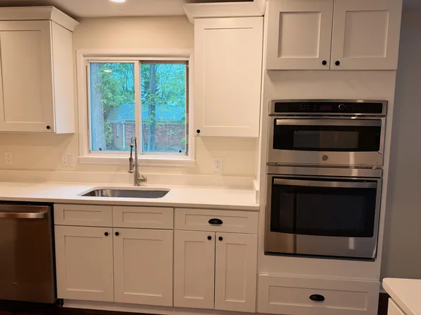 402 Old Courthouse Rd NE, Vienna, VA 22180