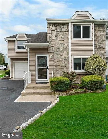 3 bed, 2.5 bath, 1425 sqft, $2,900 — Photo 2