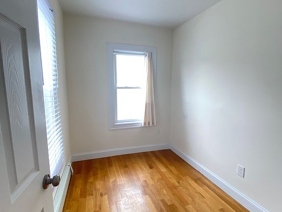 4th image of 33 Harding St #1