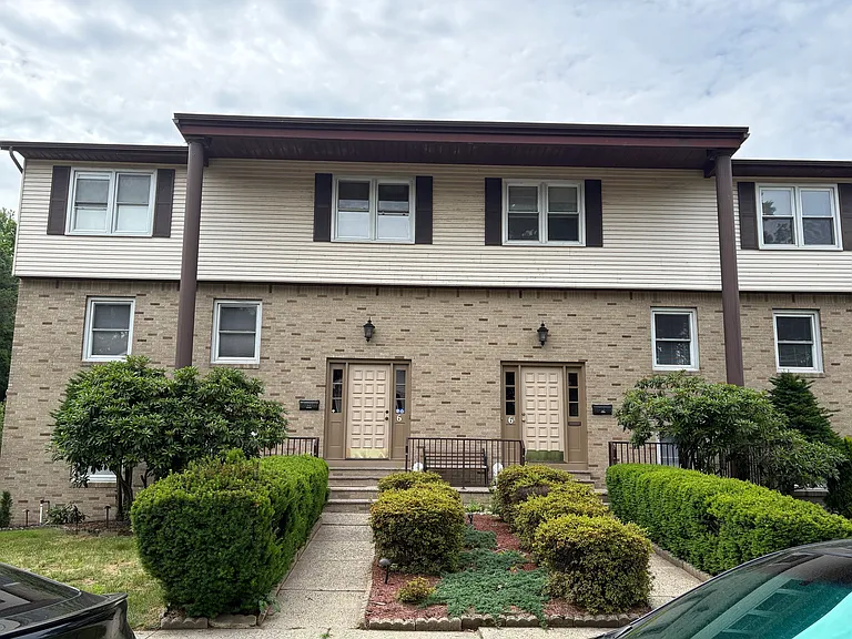 6 Daniel Ct #A — Photo 1
