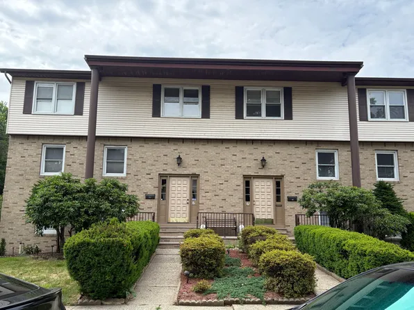 6 Daniel Ct #A, Saddle Brook, NJ 07663